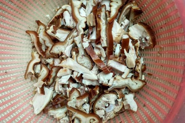 酸辣兔子肉的做法图解2