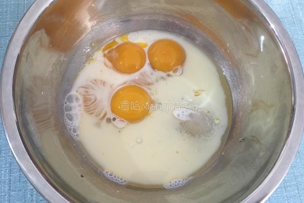 奶油草莓蛋糕卷的做法图解2