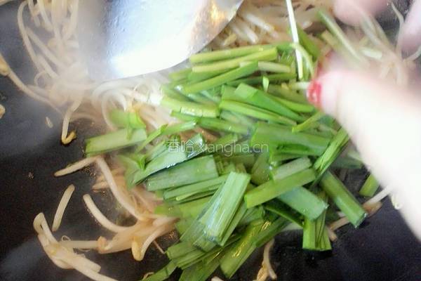 素炒韭菜绿豆芽的做法图解7