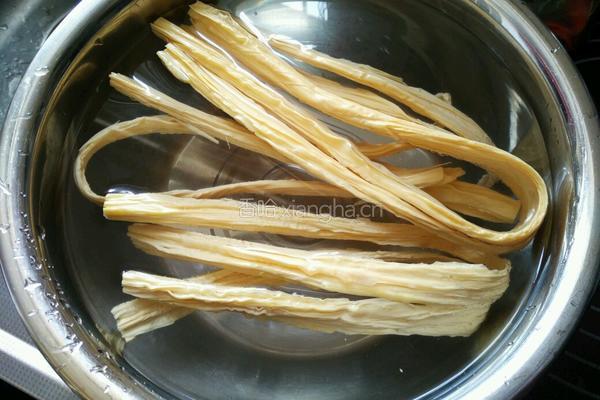 凉拌腐竹的做法图解1
