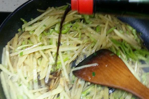 糖醋土豆丝的做法图解5