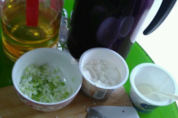 葱油饼的做法图解2