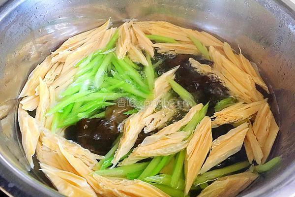 凉拌香芹腐竹的做法图解5