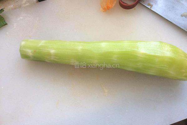凉拌莴笋的做法图解1