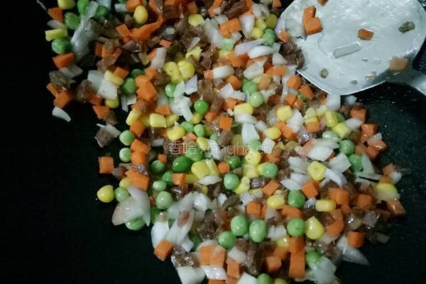 香肠炒饭的做法图解5