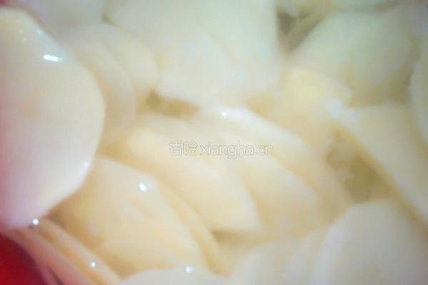 香辣土豆片的做法图解1