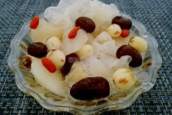 银耳莲子雪梨羹的做法图解10