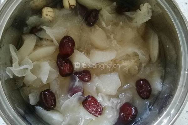 银耳莲子雪梨羹的做法图解8