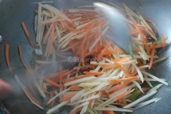 胡萝卜炒土豆丝的做法图解3