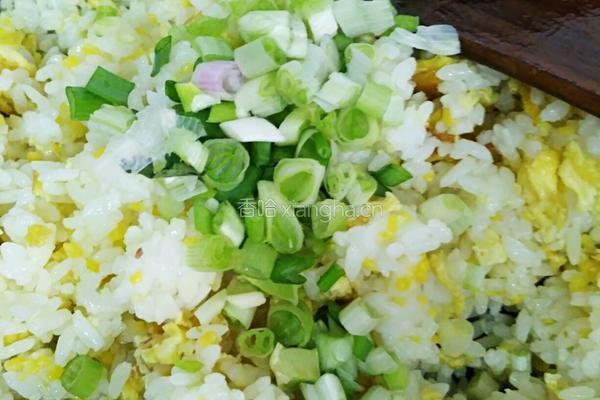 果仁黄金炒饭的做法图解7
