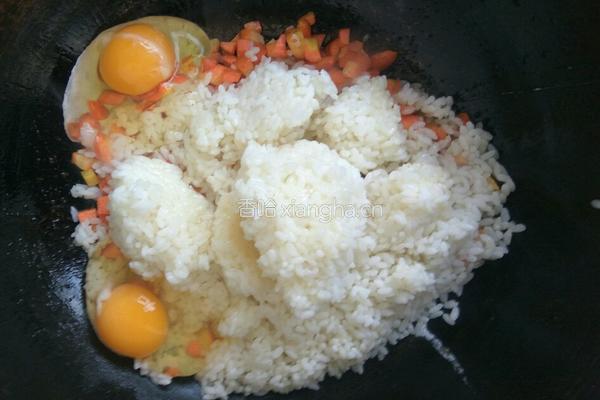 鸡肉蔬菜丁炒饭的做法图解3