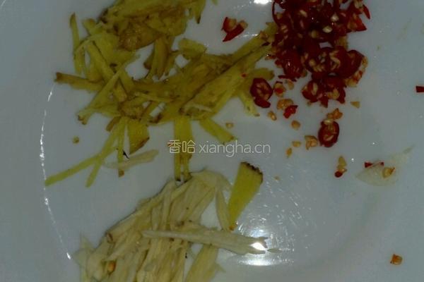 青红辣椒鲜姜大蒜拌薄荷的做法图解1