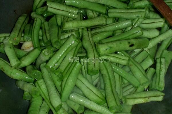 大蒜炒金豆的做法图解3