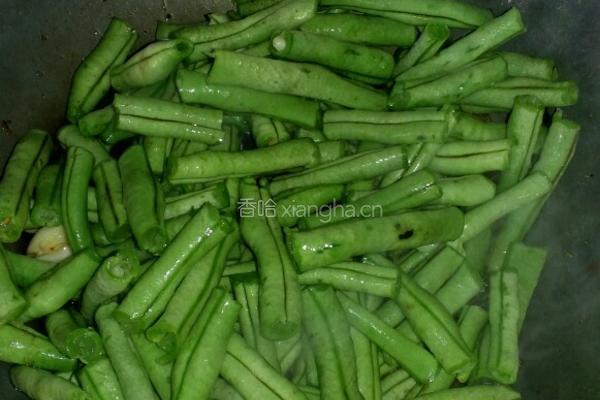 大蒜炒金豆的做法图解4