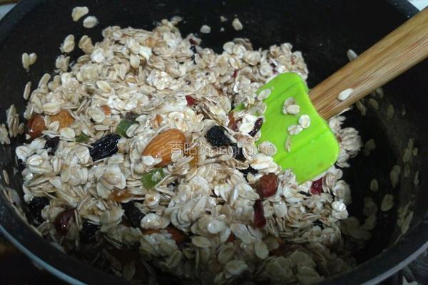 麦片果仁巧克力能量球的做法图解5