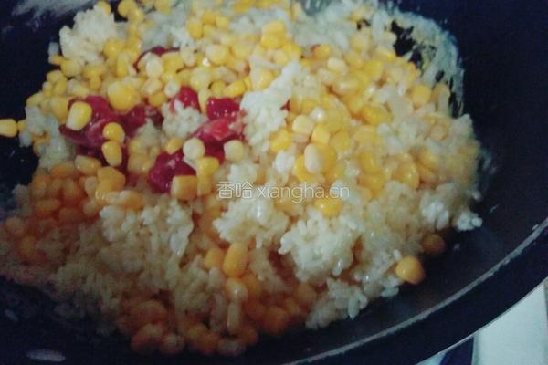 牛肉洋蔥玉米蛋炒飯的做法图解3