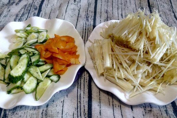 金针菇炒肉的做法图解2