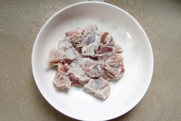 猴头菇骨头汤的做法图解3
