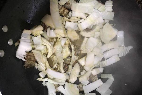带鱼干炒大白菜的做法图解3