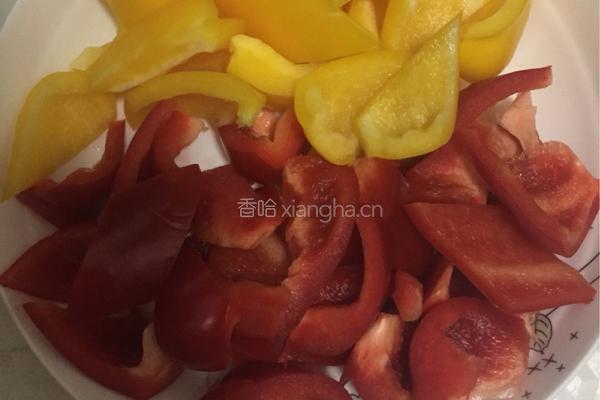 彩椒炒肉的做法图解1