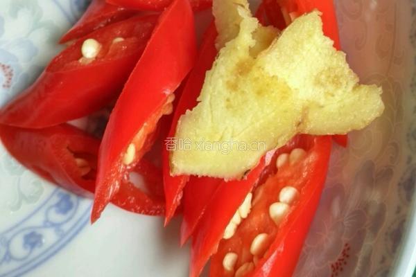 木耳炒油菜的做法图解1