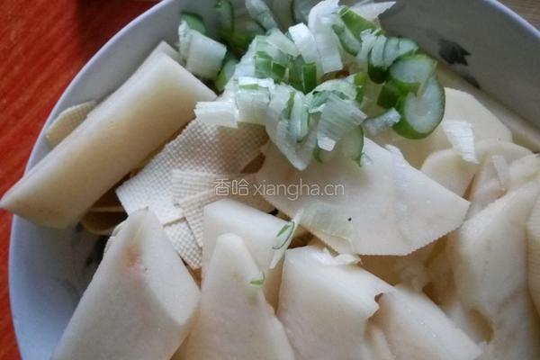 土豆炖干豆腐的做法图解1