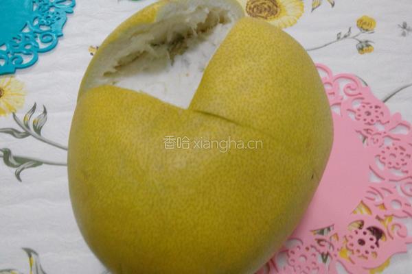 巧扒柚子皮的做法图解3