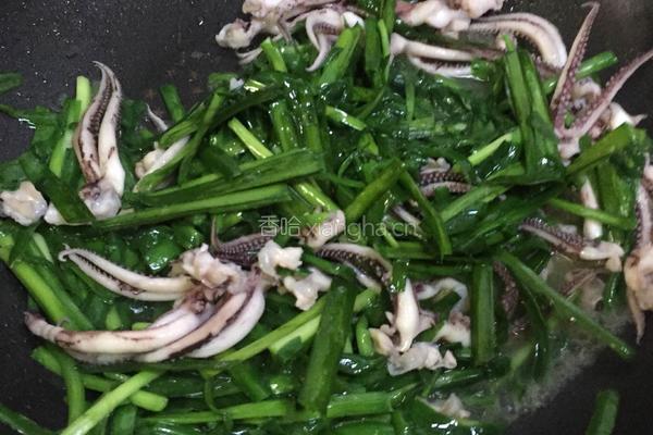 韭菜小炒鱿鱼须的做法图解5