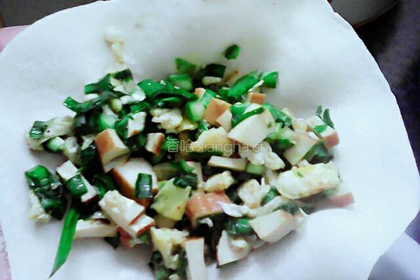 韭菜香干鸡蛋素馅饼的做法图解6