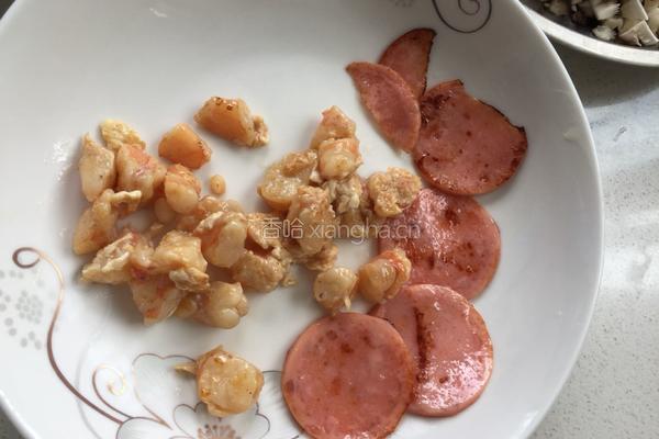 薯茸鲜虾牛肉披萨的做法图解5