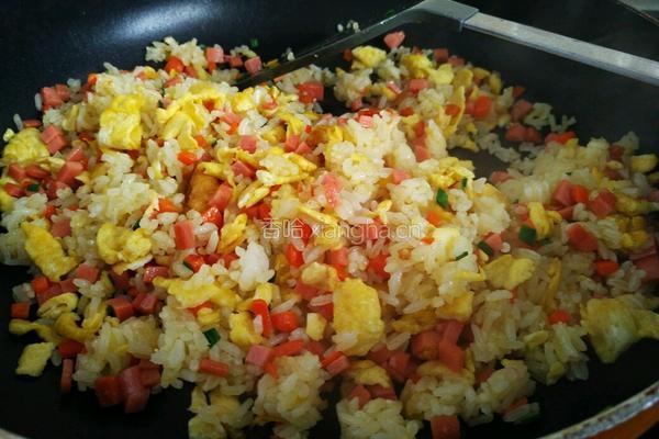 火腿肠蛋炒饭的做法图解10