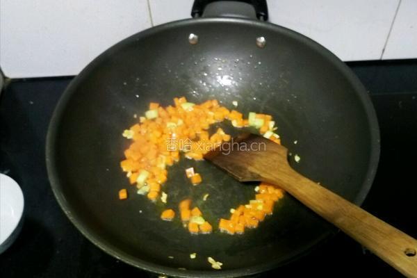 胡萝卜青瓜鸡蛋炒饭的做法图解6