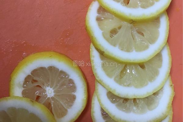 蜂蜜浸柠檬的做法图解2