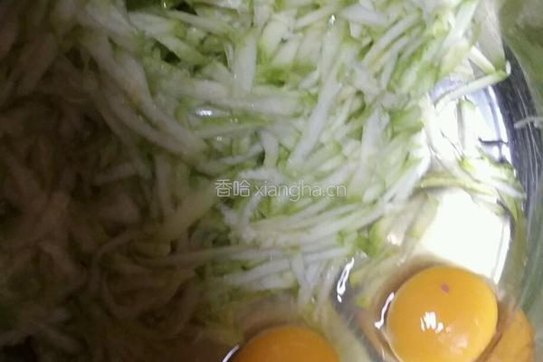 西葫芦闲食（面圈）的做法图解2