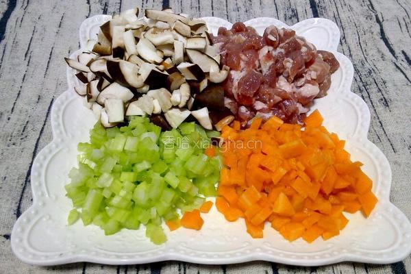 自制香菇肉酱的做法图解1