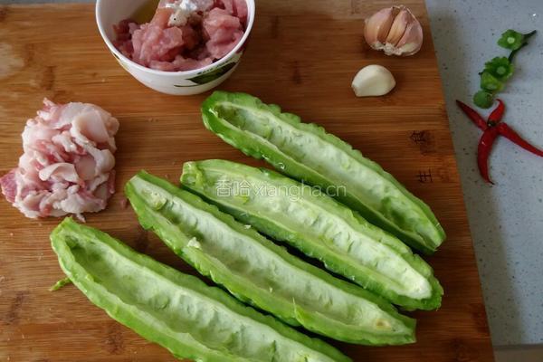 家常苦瓜炒肉的做法图解2