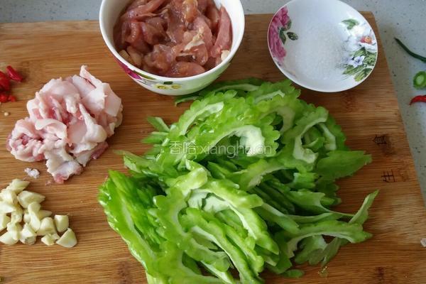 家常苦瓜炒肉的做法图解3