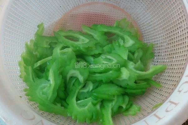 家常苦瓜炒肉的做法图解5