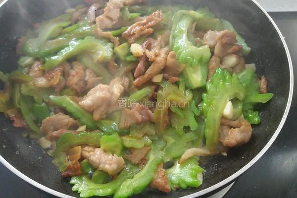 家常苦瓜炒肉的做法图解13