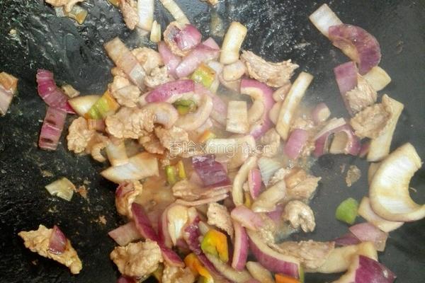 洋葱炒肉的做法图解4