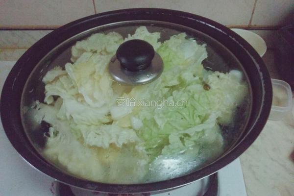 白菜豬肉蓋飯的做法图解1