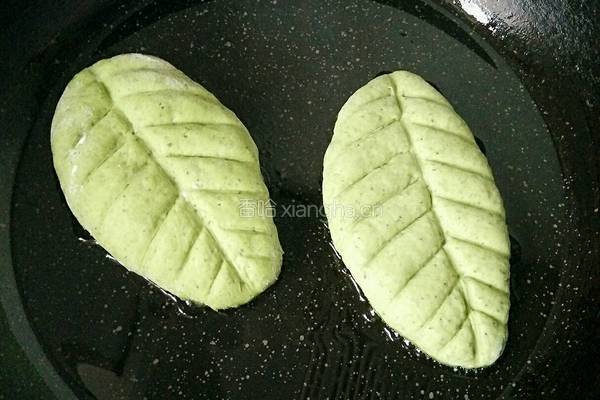 小树叶豆沙饼的做法图解12