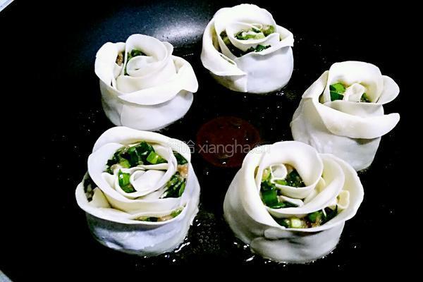 韭菜虾仁玫瑰花煎饺#年夜饭的做法图解10