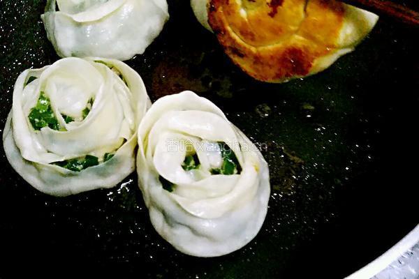 韭菜虾仁玫瑰花煎饺#年夜饭的做法图解13