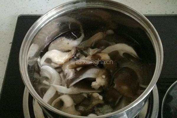 鲜蘑油菜小炒肉的做法图解4