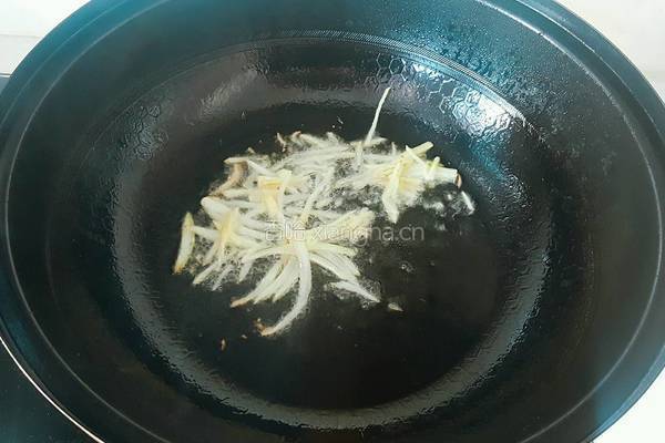 牛肉炒芹菜的做法图解4