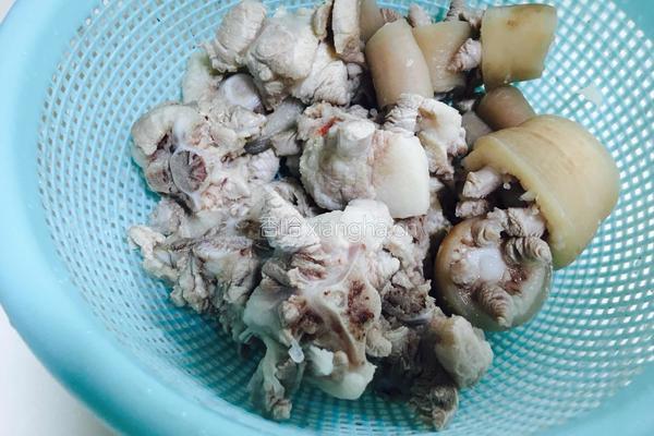 花生眉豆猪尾汤的做法图解5