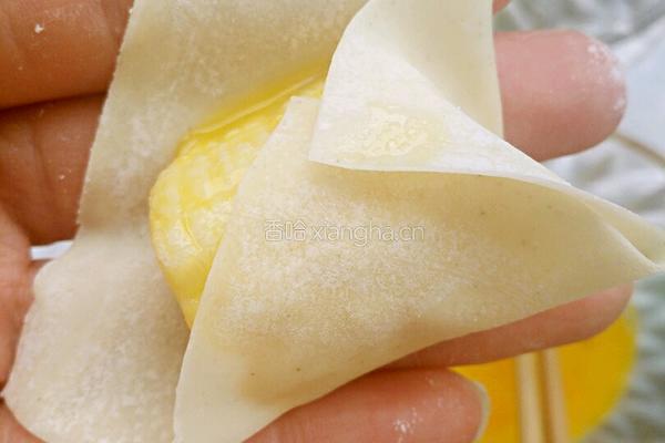 馄炖皮炸香蕉的做法图解3