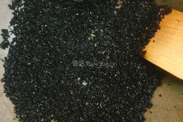自制浓香黑芝麻糊的做法图解1