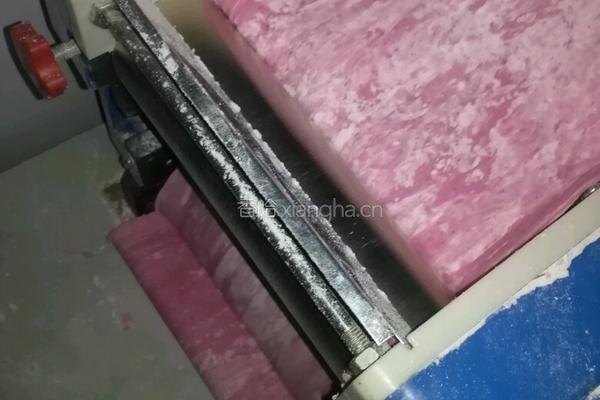 粉红色的面条的做法图解6
